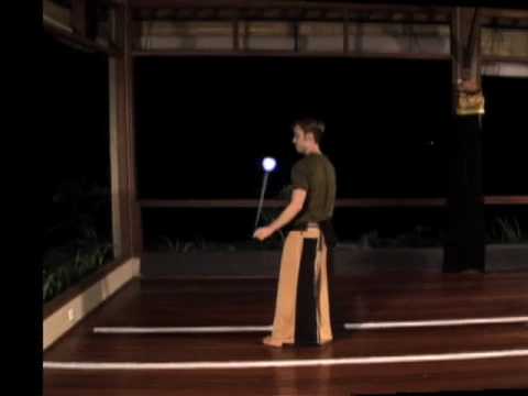 Beginner Poi Spinning tutorial: Same Time Turns (Hip Reels)