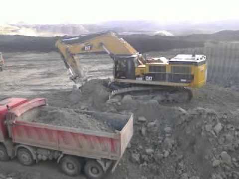 Caterpillar 390D LME loading Mercedes Actros 4143