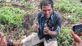 Download lagu EVAKUASI-ritual pengusir kasat mata daun pakis didepan kabin truk saat akan ditarik luar biasa mp3 Download lagu EVAKUASI-ritual pengusir kasat mata daun pakis didepan kabin truk saat akan ditarik luar biasa mp3