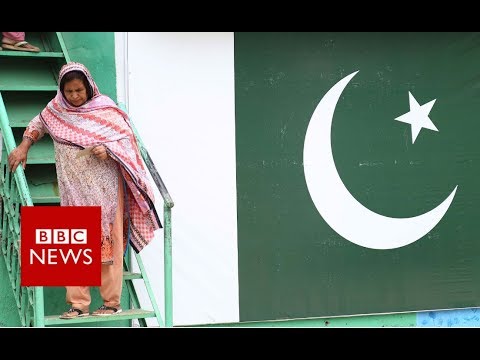 image-How many elected local governments are there in Pakistan?