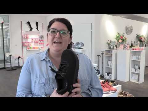 Sanitätshaus Sensa AG: Der Andrea Black ist Susanne Pfisters Lieblingsschuh von Anova