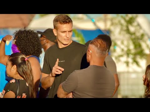 Cutting people in line, then saying no ingles