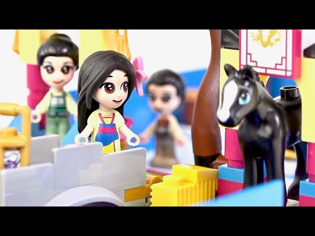 Vídeo relacionado con LEGO Disney Princess - Cuentos e Historias: Mulán Juguete Libro Personalizable con Pegatinas que se Abre de Juguete de la Película, Incluye a Muñeca Mulán, Li Shang, Grillo y el Caballo Khan (43174)