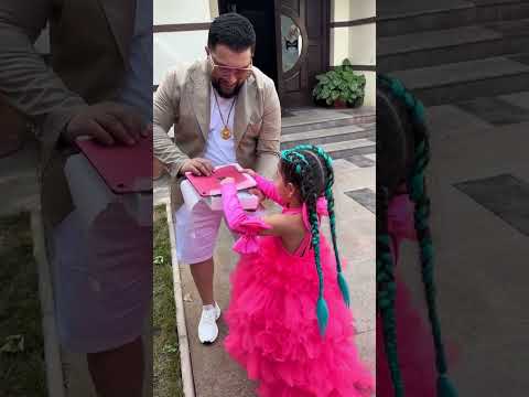 Tzanca i-a facut cadou o tableta printesei lui, Anays