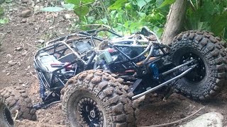 Riot Buggy R/C rock bouncer crawling and slinging dirt!