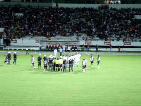27/06/2009 - SANTA CRUZ/PE x TREZE/PB - Confusão e o Treze abandona o jogo