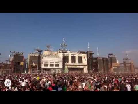 Showtek X Linka & Mondello'G - Straight Shots ft GC ( Gate Citizens) LIVE @PAROOKAVILLE 2018