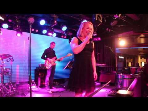 Heidi Pakarinen ja Karavaani - Yön kuningatar @ Viking Mariella 6.1.2016