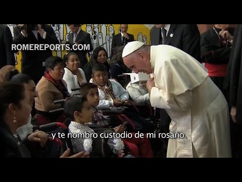 El Papa Francisco conmueve a los niños de un hospital pediátrico en México