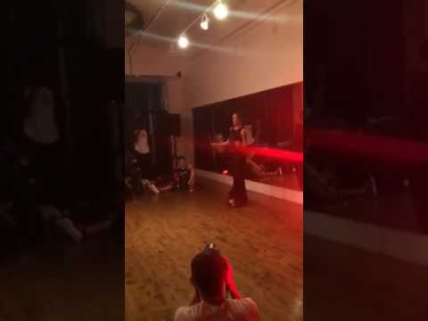 Wildfoxy vs Mitsuru Top8 waacking side @Under Pressure 2016