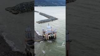 Download lagu What Does a Mosque Still Standing Strong After an Earthquake and Tsunami? 😱 mp3