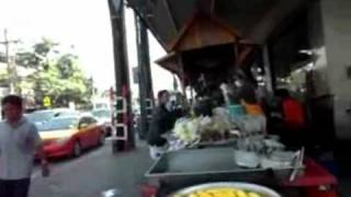 preview picture of video 'Street Stalls, Sukhumvit Road, Soi 107, Samrong, Sukhumvit Road, Thailand.'