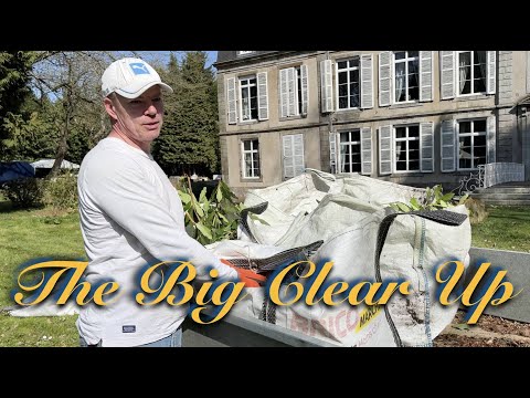 THE BIG CLEAR UP - Chateau Life 🏰 EP 161