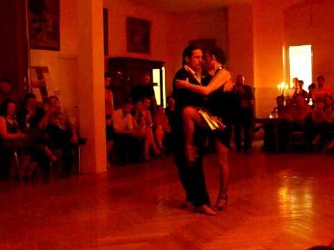  David Alejandro Palo  and  Milena Plebs  are  dancing  to  the  tango  "  La Tupungatina  "