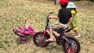 preview picture of video 'Gabriel & Celine with their bikes'