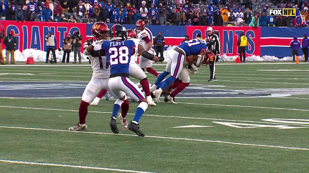 Chaos in NY! Fumble recovery is followed by many laterals