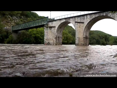 Crue de l'Ardèche à Vogüe  (4K)