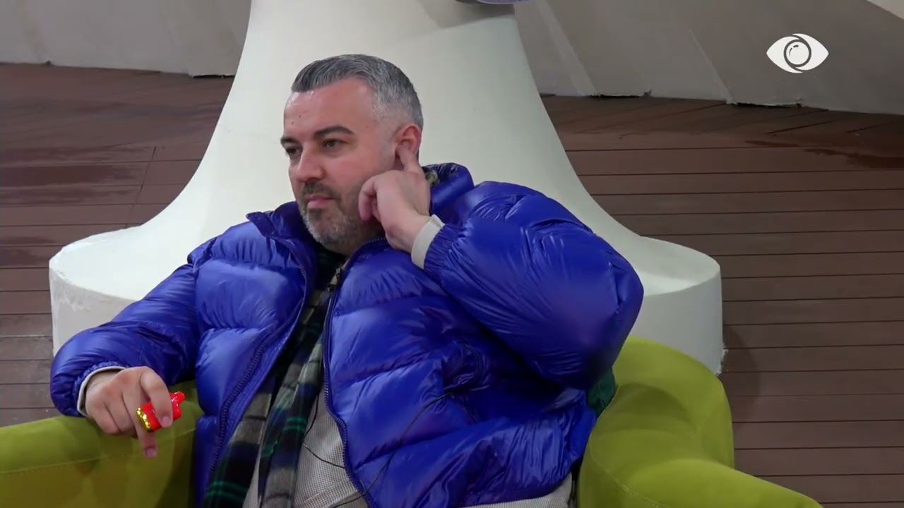 “Rinia është prishur është shkatërruar”/ Mali imiton Rogertin, banori i çuditur: Pse flisni me theks?