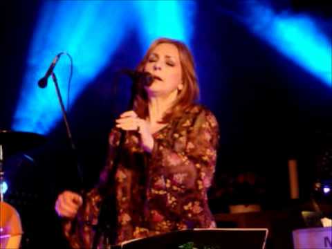 Moya Brennan - Mhorag´s Na Horo Gheallaidh & Alasdair MacColla