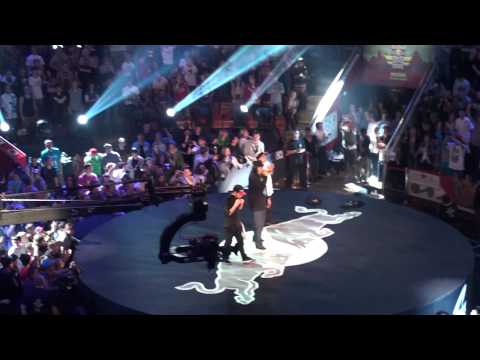 Red Bull BC One 2011 - final - Roxrite vs Lil G