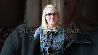 Download lagu Mel Robbins - How to make the right decision mp3