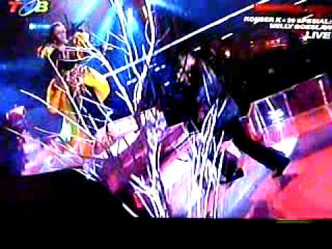 Melly Goeslaw feat Evan Sanders in konser k20spesial