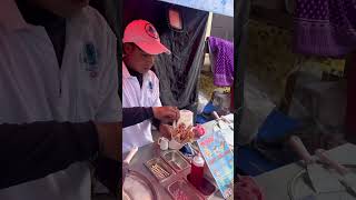 ペルーの市場でロールアイス?