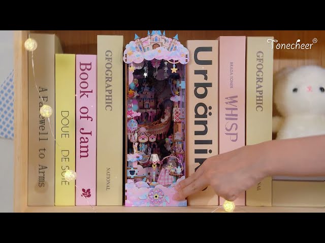 Vídeo relacionado con Tonecheer Book Nook Kit DIY Modelo de Montaje 3D Puzzle de Madera para Adultos Construye un Kit de Casa en Miniatura Kit de Manualidades con Luz Regalos Personalizados (Viajando con el Viento)