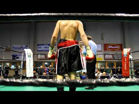 Mario Salis Batte ai Punti Hamza Agim