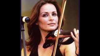 Download lagu SHARON CORR TALKS ST PATRICK'S DAY, BREAKING AWAY FROM THE CORRS, AND WORK-FAMILY BALANCE mp3