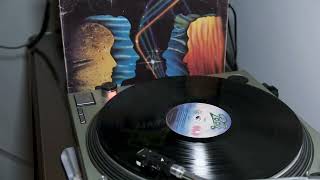 Pooh - RUBIAMO UN' ISOLA  (1979)