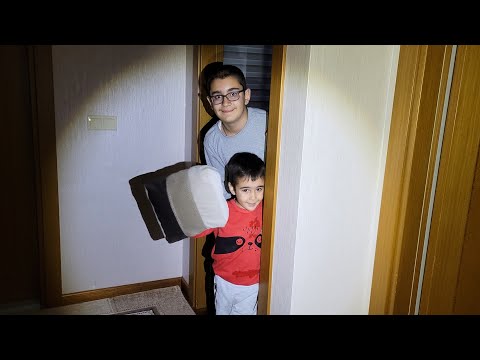 Karanlıkta Yastık Savaşı Yaptık