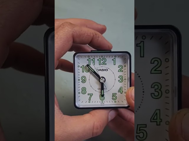 Vídeo relacionado con Trevi SL 3040 - Despertador (Analógico, 100 x 36 x 85 mm, AA, Color Blanco)