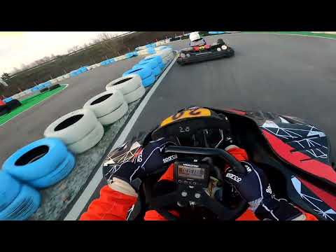 Il nuovo modo si SORPASSARE: da SOTTO! 😆 -   #kart #rentalkarting #gopro