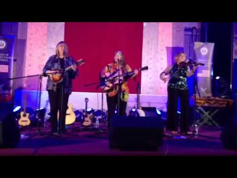 Cathy Fink, Marcy Marxer and Barbara Lamb performing live i