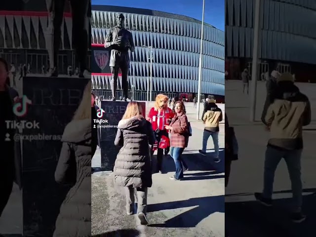 Vídeo relacionado con Cara de León Rojiblanco Bilbao Leones Fútbol Hincha Bilbo Sudadera