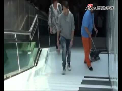 杭州首例鋼琴樓梯市民直呼太好玩(視頻)