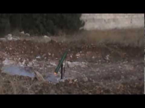 استهداف حاجز سوق الغنم بصاروخ محلي الصنع من قبل كتيبة عباد الرحمن في ريف حمص الشمالي