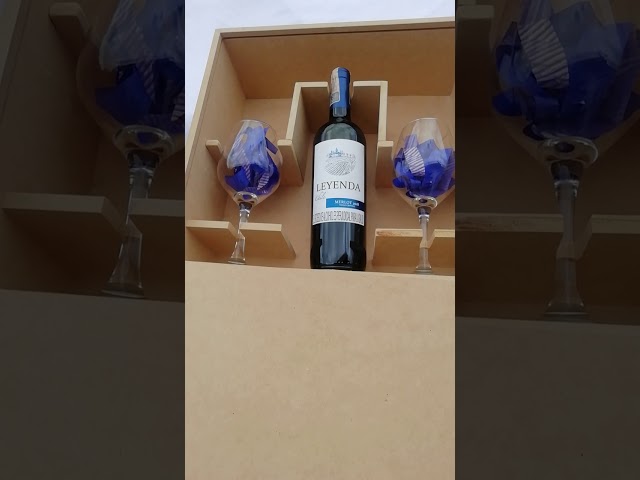 Vídeo relacionado con Tissting Caja de Vino de Madera, Impreso Patrón de Alcohol Botella de Regalo Embalaje Champagne Almacenamiento para Navidad, Cumpleaños, Boda, Día de San Valentín, Aniversario