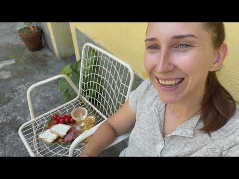 Day 7 of a big renovation/nasty carpets, horrible attic room and delicious Prosecco 🥂