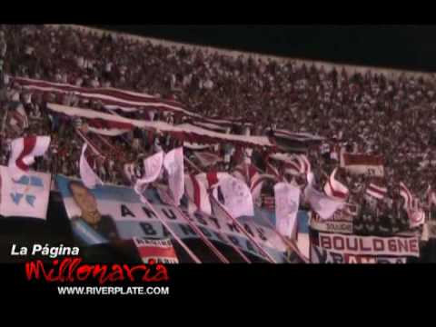 "Que loca está la hinchada" Barra: Los Borrachos del Tablón • Club: River Plate