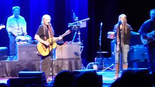 Willie Nelson & Paula Nelson - Have you Ever Seen the Rain? [CCR cover] (Houston 11.19.13) HD