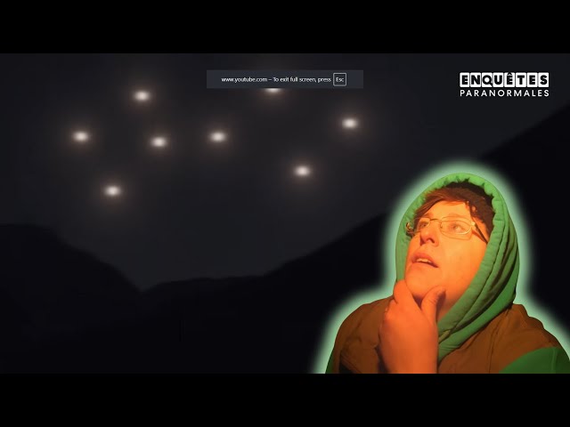 Vídeo relacionado con BlissYard Tapiz de luz negra que brilla en la oscuridad, tapiz brillante de neón de 78 x 59 pulgadas, pósteres geniales para colgar en la pared, decoración artística fluorescente con OVNI, alienígena
