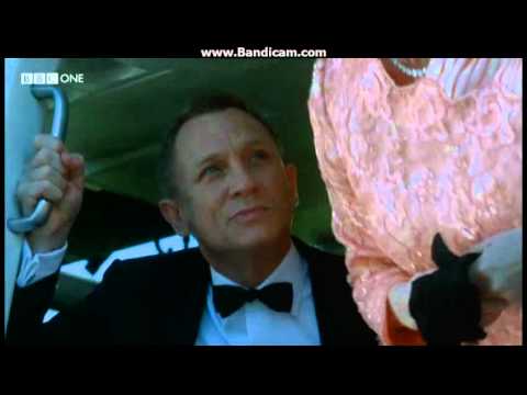 queen jumping out of helicopter-opening olympic ceremony