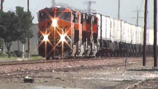 preview picture of video 'BNSF 5344 E and BNSF 7177 E thru Wasco [HD]'