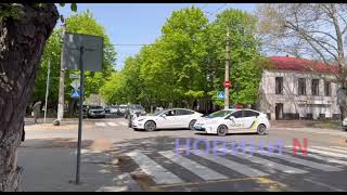 Мотоцикл врізався в «Теслу»: у центрі Миколаєва автомобільний затор