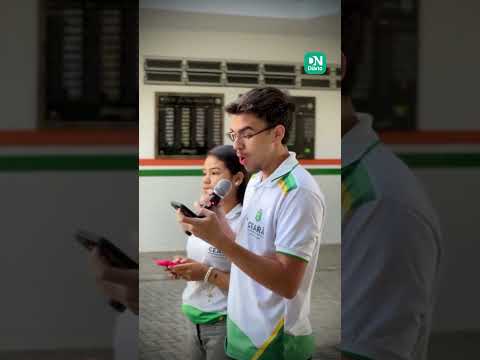 Motorista é homenageado após salvar vida de estudantes em Viçosa do Ceará