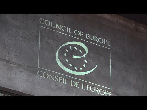 Leaders pose for photo at Council of Europe summit