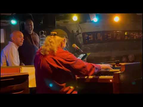 Red Young Four : Doodlin'