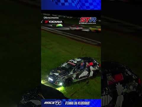 Uff... 😮‍💨 Aquela escapada do traçado que só termina na barreira de pneus.